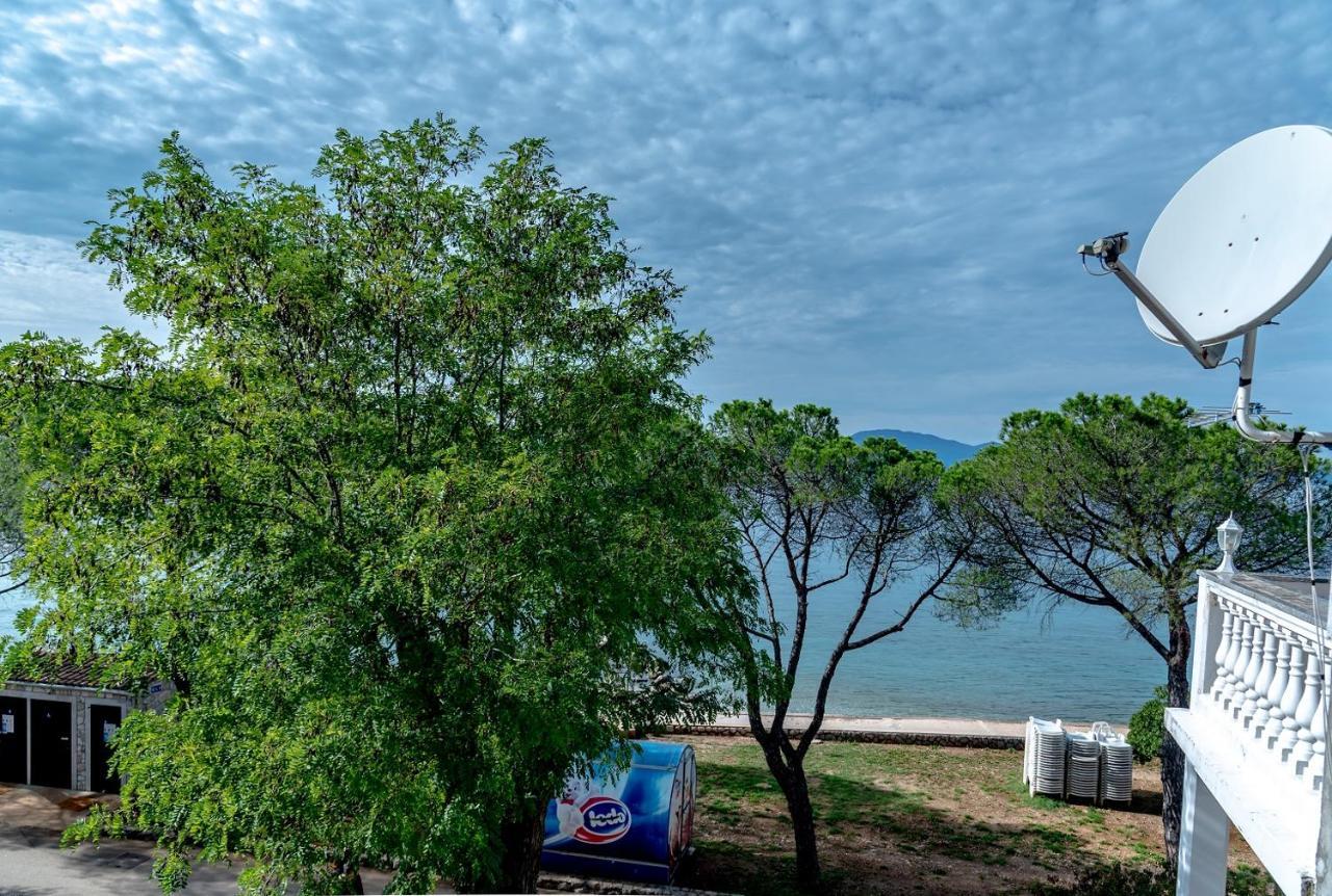 Apartment Bor - On The Beach Malinska Extérieur photo